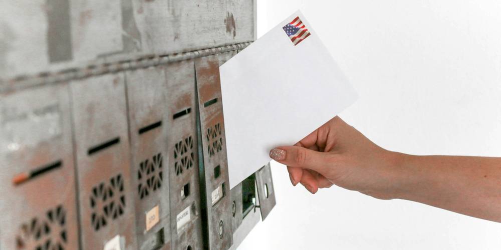 Tenant prepares certified letter to request a California security-deposit refund